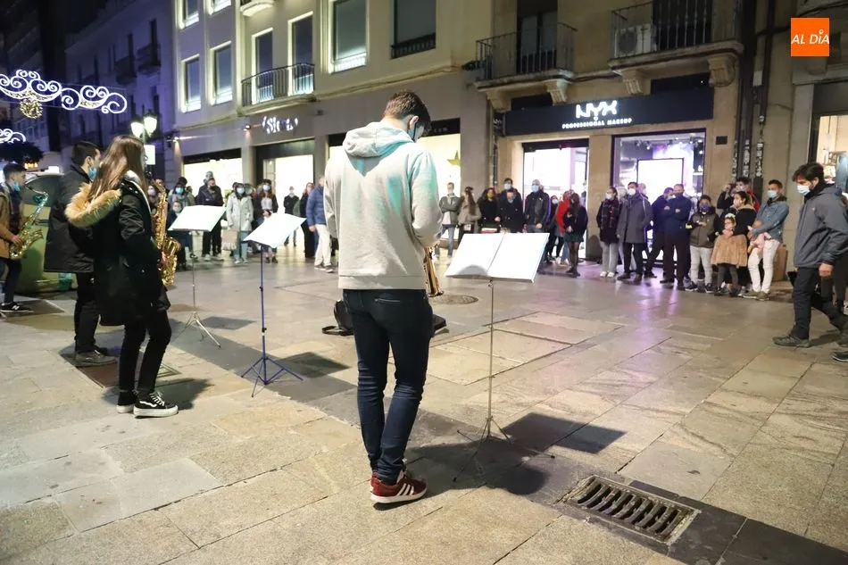 Foto 2 - Nuevo fin de semana con calles abarrotadas en el centro de Salamanca