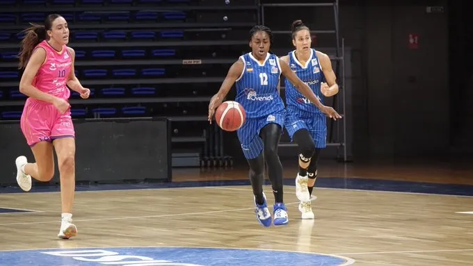 Hayes, en una posesión visitante / CB Avenida