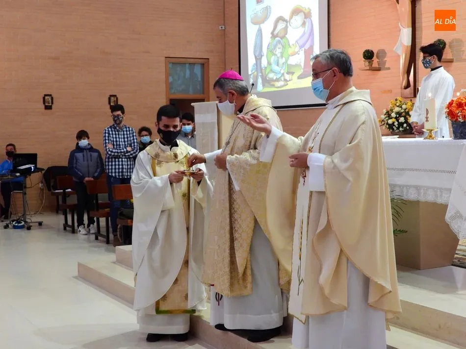Foto 7 - La parroquia de San Jos&eacute; celebra con el Obispo el 50 aniversario de su disociaci&oacute;n con San Juan