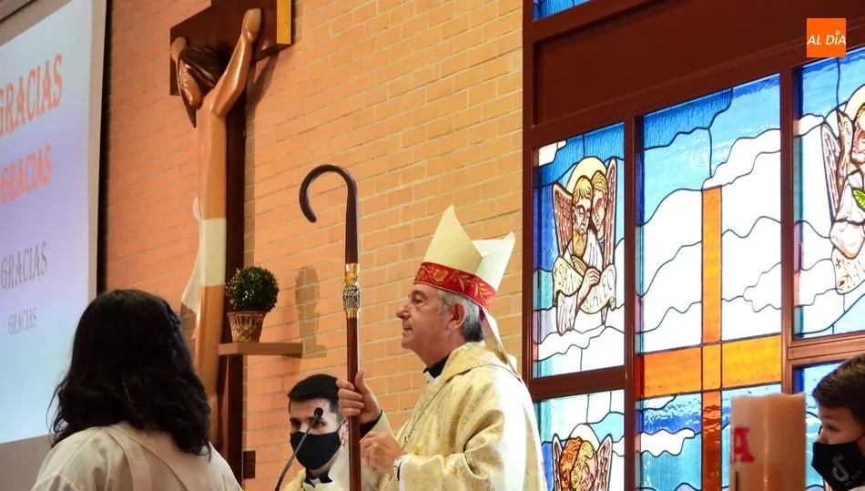 Misa celebrada en la iglesia de San Miguel por el obispo de Plasencia, José Luis Retana / FOTOS: JULIÁN MATEOS