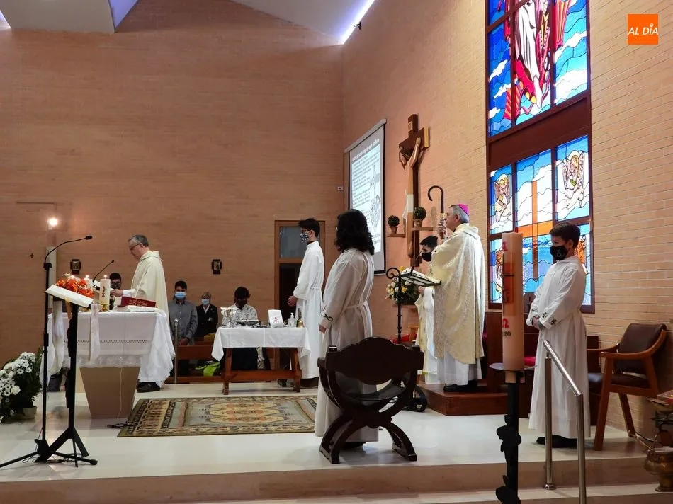 Foto 5 - La parroquia de San Jos&eacute; celebra con el Obispo el 50 aniversario de su disociaci&oacute;n con San Juan