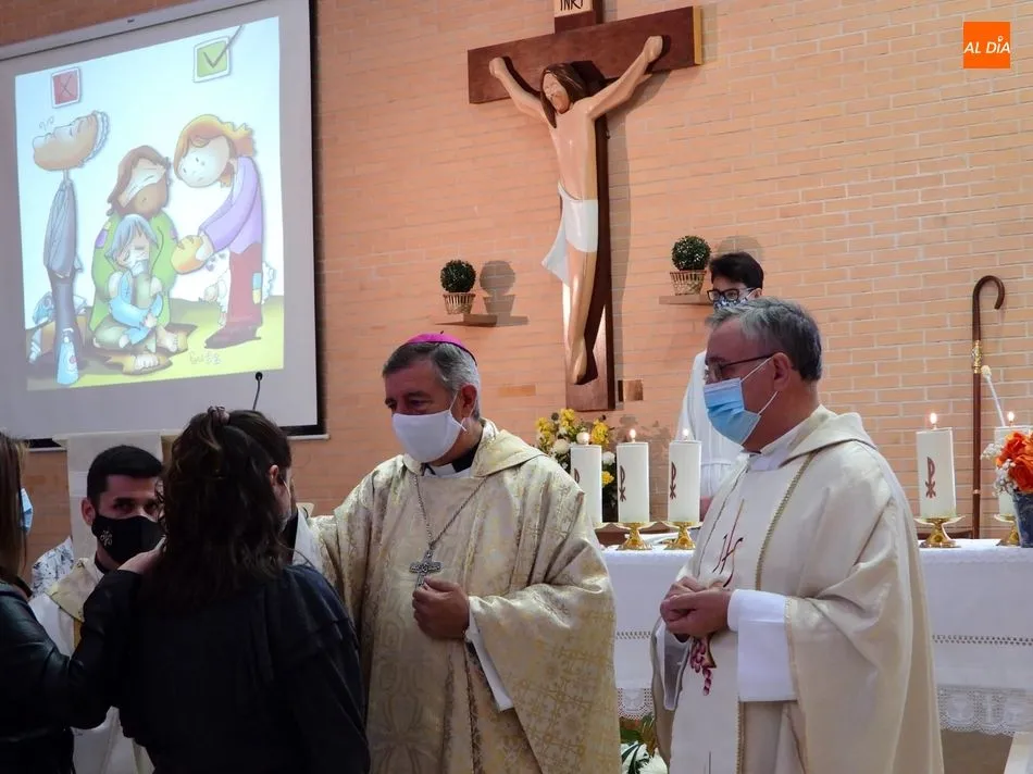 Foto 3 - La parroquia de San Jos&eacute; celebra con el Obispo el 50 aniversario de su disociaci&oacute;n con San Juan