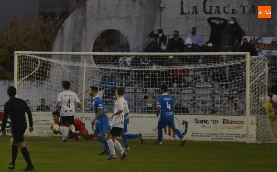 Foto 6 - La Liga 20/21 se estrena en el Francisco Mateos con sequ&iacute;a de goles y de ocasiones claras  