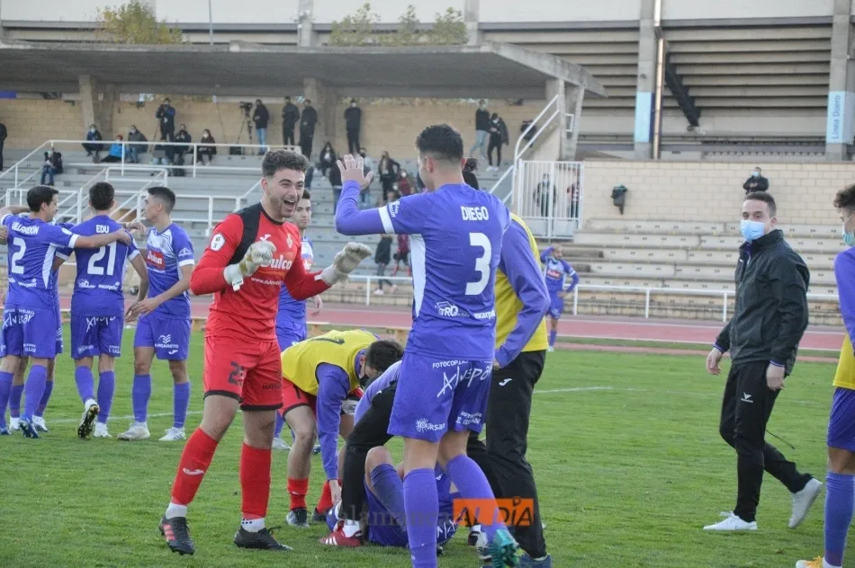 El Peñaranda festeja su triunfo en el derbi