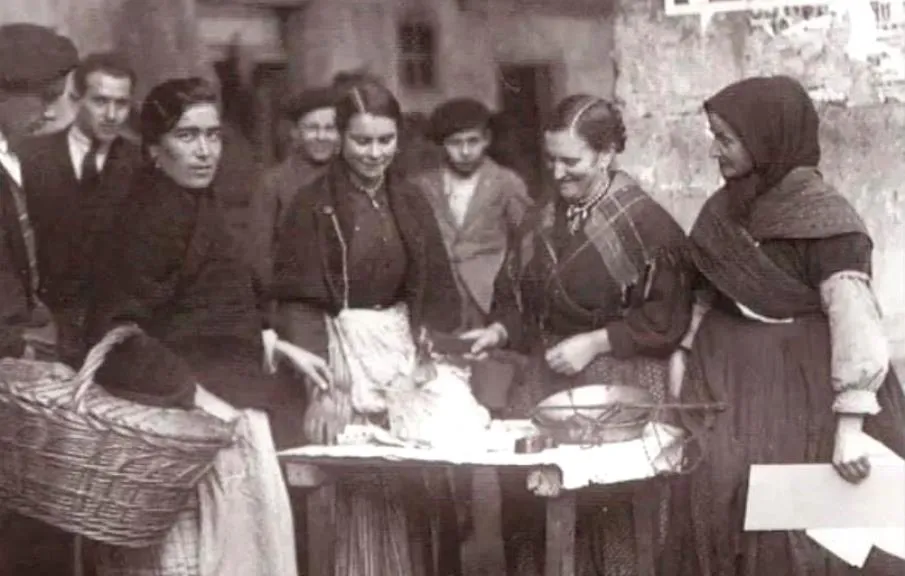 Las turroneras de La Alberca y tradicional presencia en los portales de San Antonio