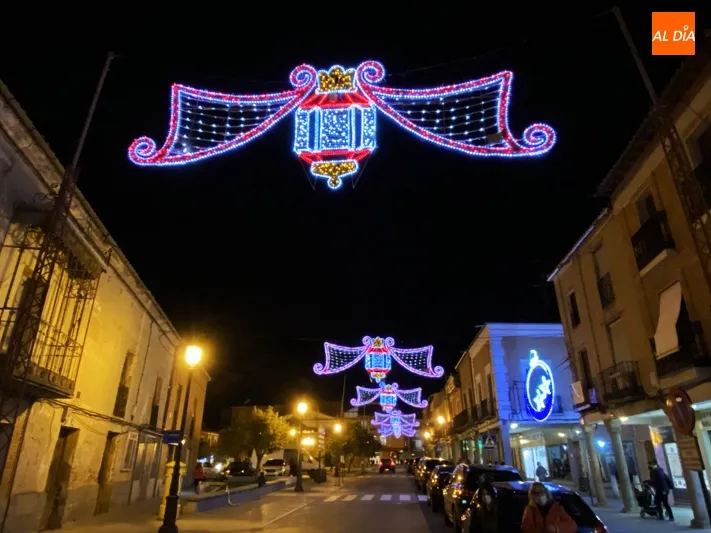 Foto 5 - Pe&ntilde;aranda se pone en camino a la Navidad con la inauguraci&oacute;n del gran &aacute;rbol luminoso en la Plaza ...
