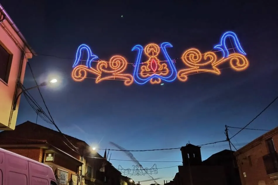 Foto 5 - Aldearrubia enciende su alumbrado navide&ntilde;o