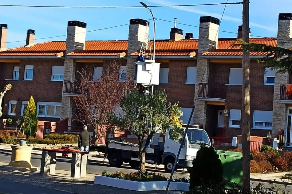 Foto 2 - Aldearrubia enciende su alumbrado navide&ntilde;o
