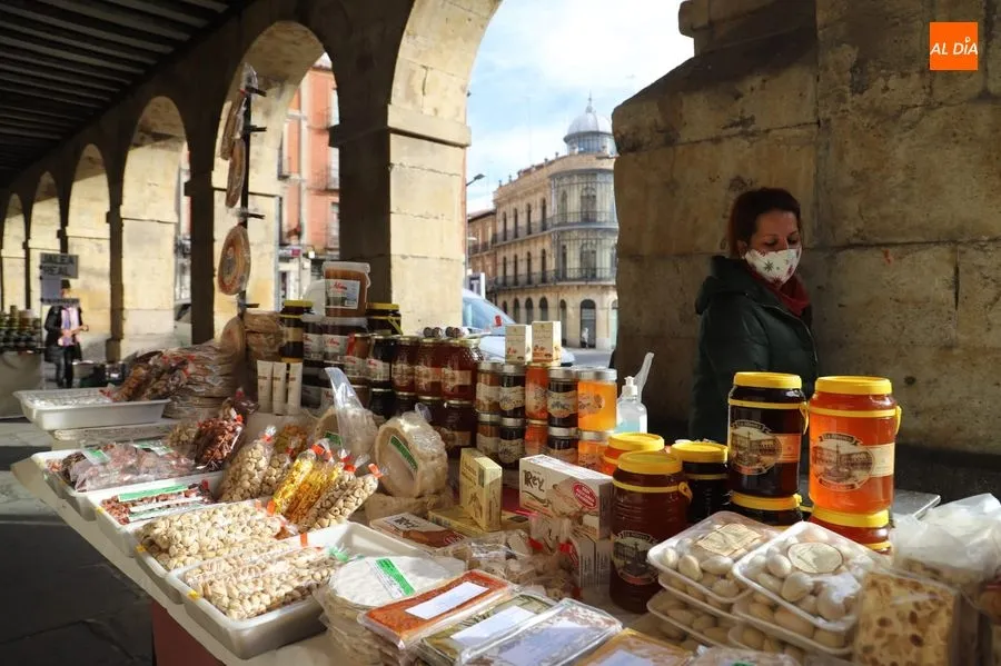 Foto 3 - Las turroneras de la Alberca no fallan a su tradicional cita en los soportales de San Antonio