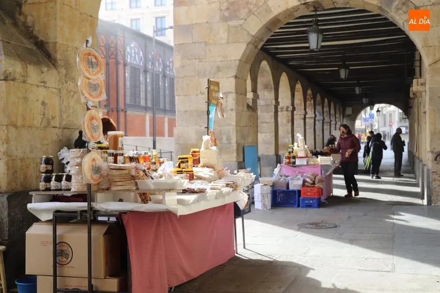 Foto 2 - Las turroneras de la Alberca no fallan a su tradicional cita en los soportales de San Antonio