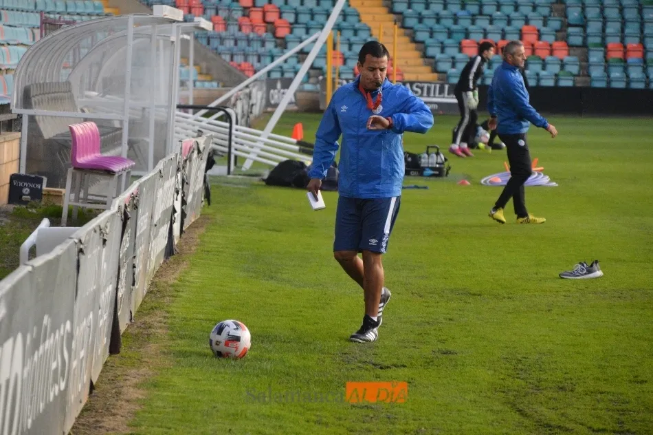 Foto 11 - Rafa Due&ntilde;as inicia su cuarta etapa como t&eacute;cnico del Salamanca UDS con un entrenamiento en el...