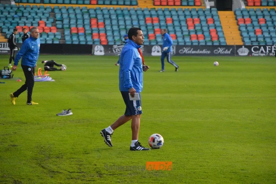 Foto 10 - Rafa Due&ntilde;as inicia su cuarta etapa como t&eacute;cnico del Salamanca UDS con un entrenamiento en el...