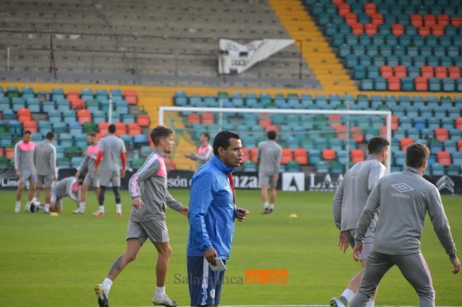 Foto 8 - Rafa Due&ntilde;as inicia su cuarta etapa como t&eacute;cnico del Salamanca UDS con un entrenamiento en el...