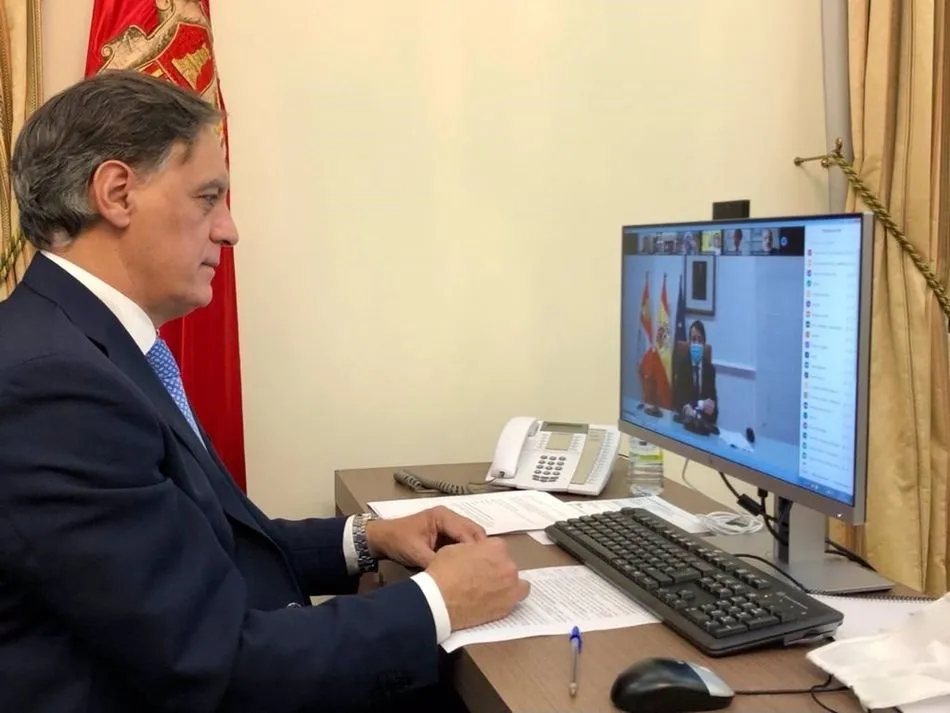 El alcalde de Salamanca, García Carbayo, en el encuentro telemático con el presidente de la Junta, Alfonso Fernández Mañueco - AYUNTAMIENTO SALAMANCA
