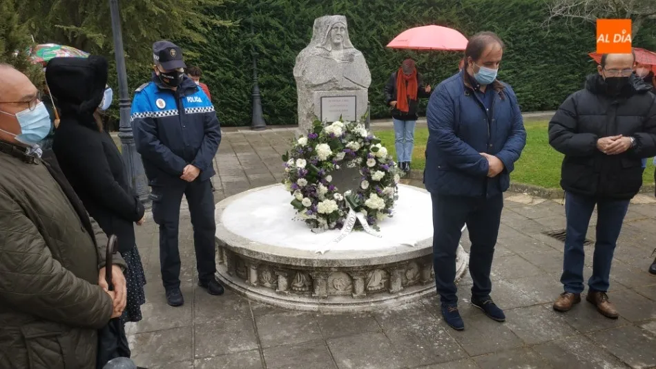 Foto 5 - Guijuelo rinde homenaje a las v&iacute;ctimas de la Violencia de G&eacute;nero