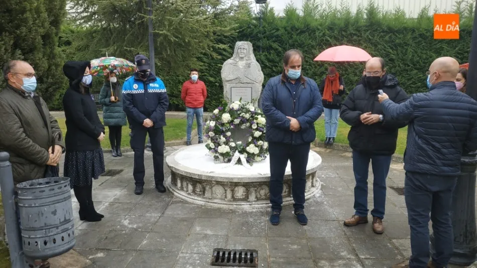 Foto 4 - Guijuelo rinde homenaje a las v&iacute;ctimas de la Violencia de G&eacute;nero