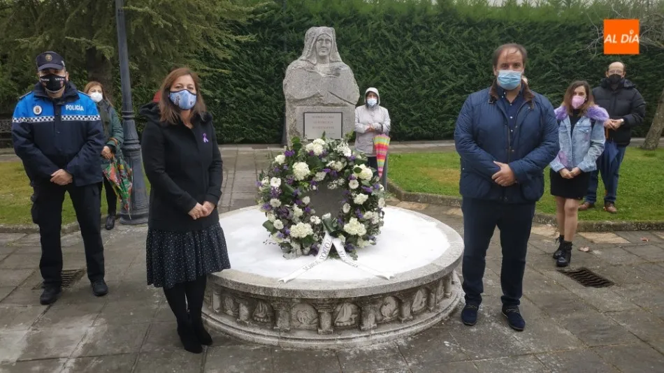 Foto 3 - Guijuelo rinde homenaje a las v&iacute;ctimas de la Violencia de G&eacute;nero