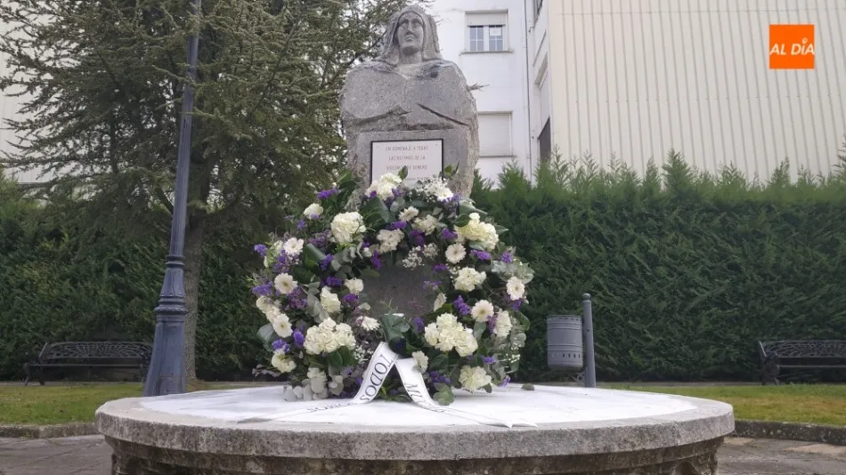 Foto 2 - Guijuelo rinde homenaje a las v&iacute;ctimas de la Violencia de G&eacute;nero