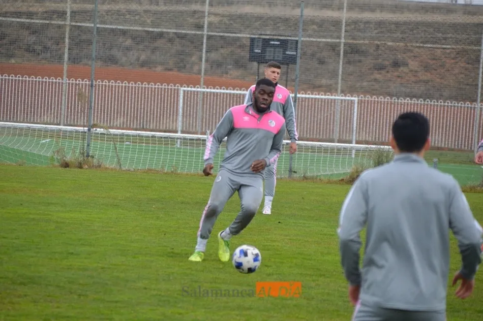 Foto 9 - Hecho in&eacute;dito: el filial del Salamanca UDS no entrena por primera vez en el Tori y s&iacute; lo hace en...