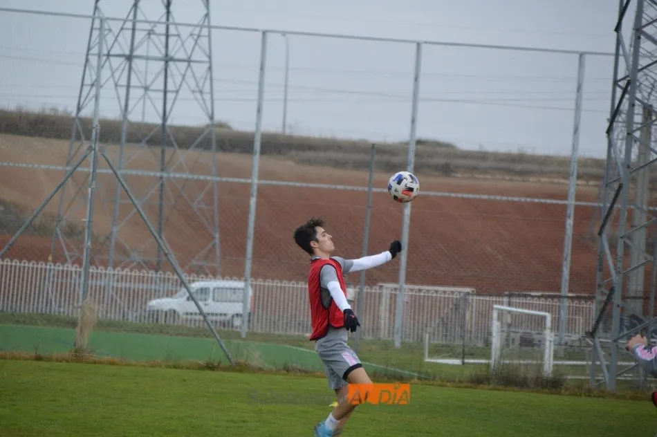 Foto 7 - Hecho in&eacute;dito: el filial del Salamanca UDS no entrena por primera vez en el Tori y s&iacute; lo hace en...