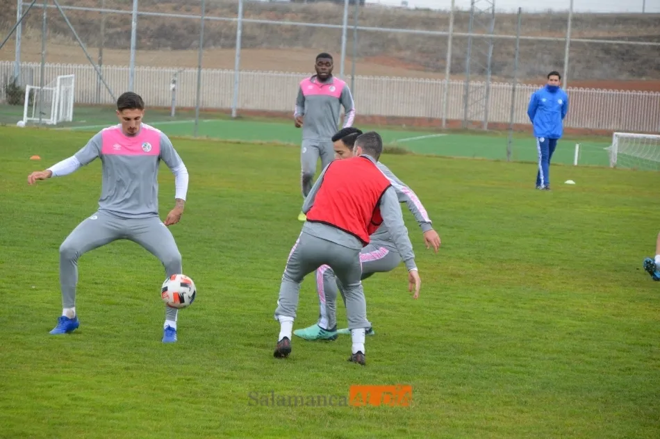 Foto 5 - Hecho in&eacute;dito: el filial del Salamanca UDS no entrena por primera vez en el Tori y s&iacute; lo hace en...