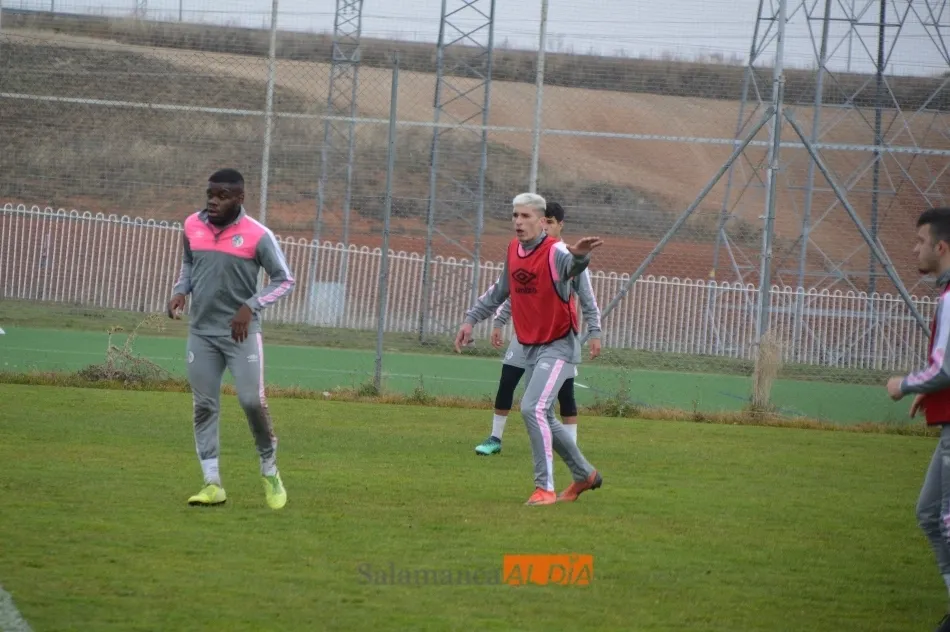 Foto 4 - Hecho in&eacute;dito: el filial del Salamanca UDS no entrena por primera vez en el Tori y s&iacute; lo hace en...