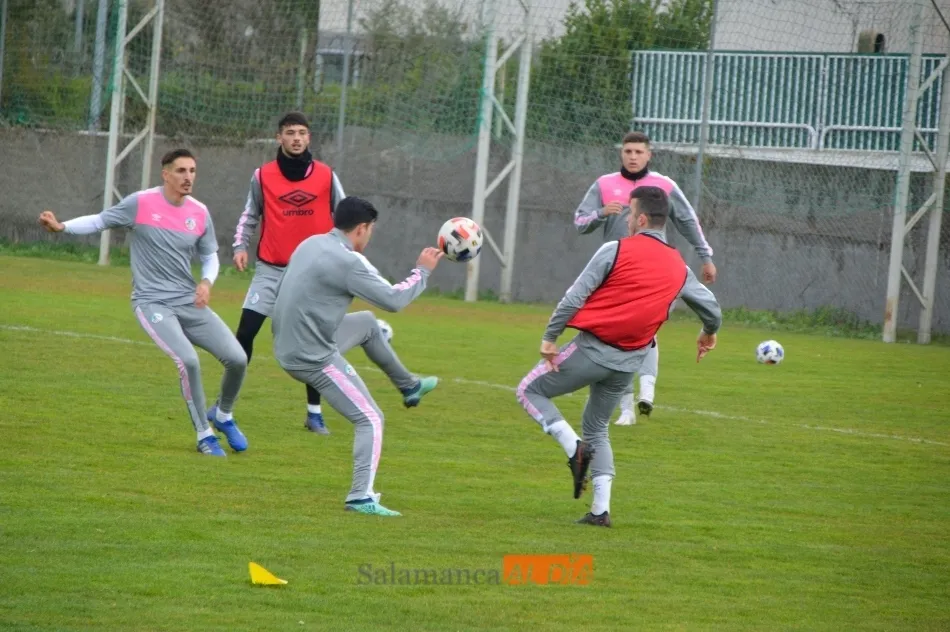 Foto 2 - Hecho in&eacute;dito: el filial del Salamanca UDS no entrena por primera vez en el Tori y s&iacute; lo hace en...