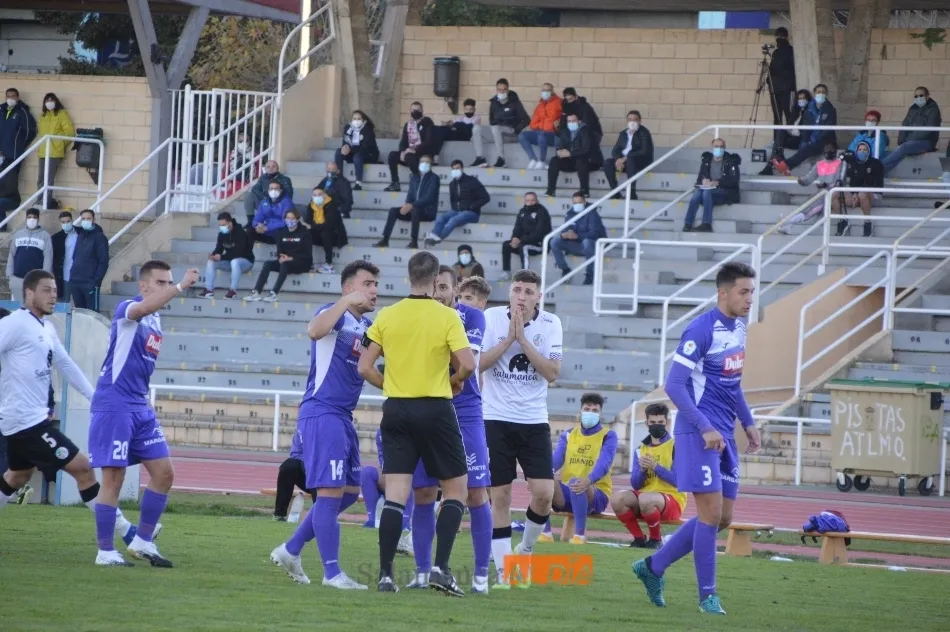Foto 2 - El derbi le sale caro al Pe&ntilde;aranda y el Salamanca UDS &lsquo;B&rsquo;: cuatro partidos de sanci&oacute;n para...