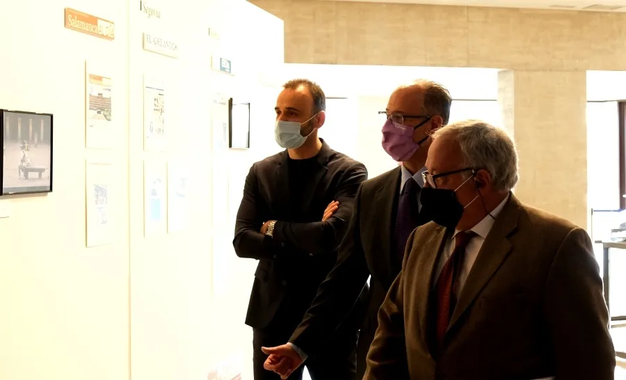 El presidente de las Cortes, Luis Fuentes, junto a la parte de la exposición en la que participa SALAMANCA AL DÍA