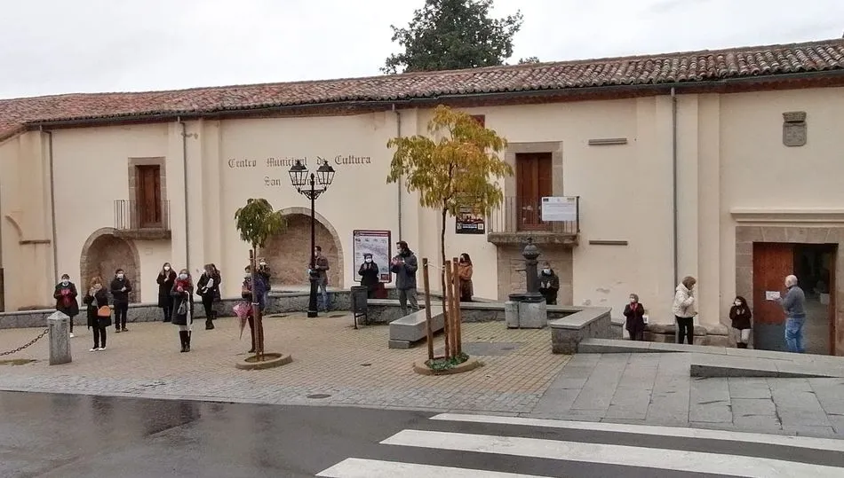 Minuto de silencio en la puerta del Convento de San Francisco