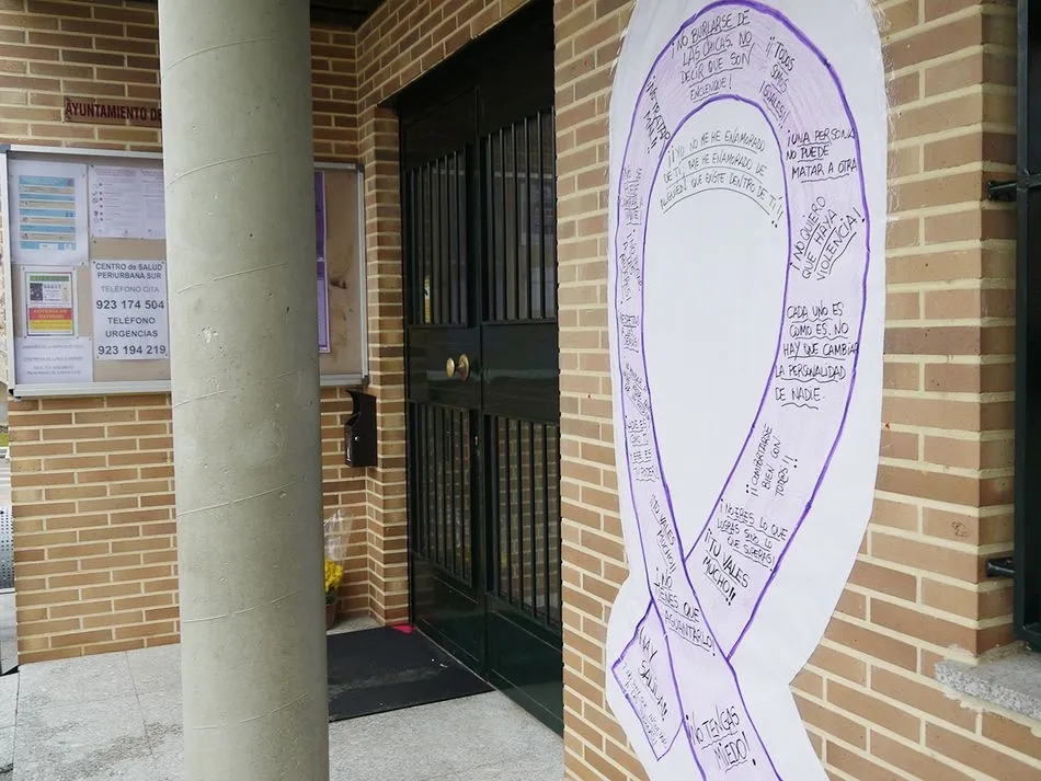 Foto 3 - Los vecinos de Carbajosa se suman al rechazo a la violencia de g&eacute;nero