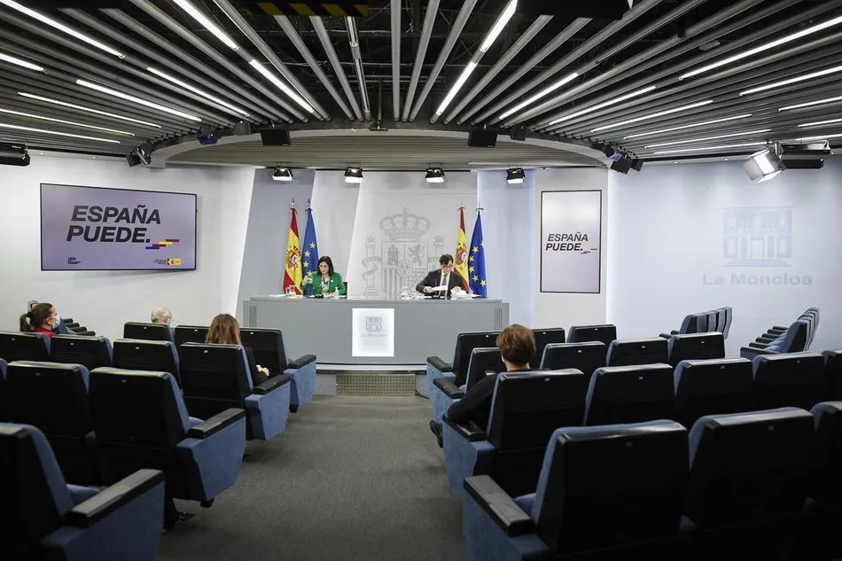 El ministro de Sanidad, Salvador Illa, ofrece una rueda de prensa junto a la ministra de Política Territorial y Función Pública, Carolina Darias, tras la reunión del Consejo Interterritorial del Sistema Nacional de Salud en el Complejo de la Moncloa - EUR