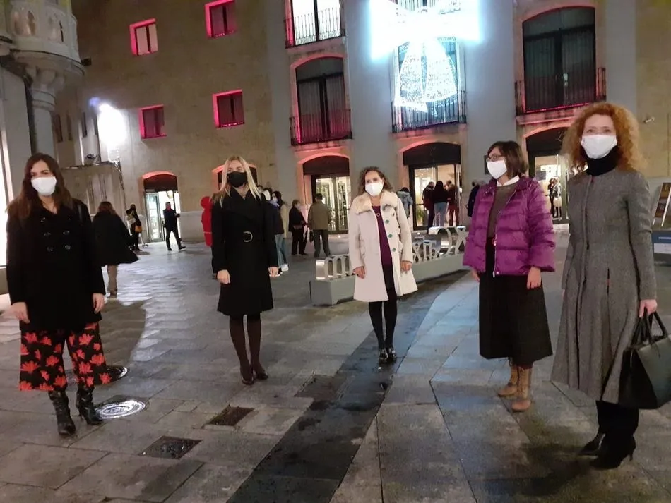 La concejala Ana Suárez, (1ª por la derecha) en la segunda sesión de la obra - Ayto. Salamanca