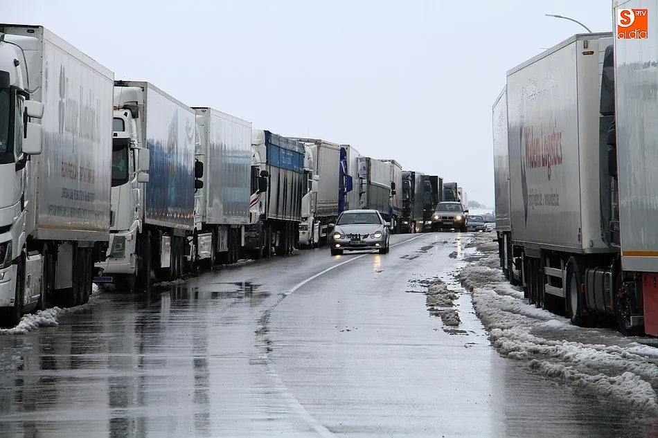 Los profesionales del transporte temen subida de impuestos y tasas que les reduzca los beneficios - Archivo