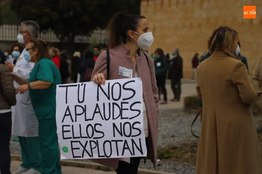Foto 11 - Nueva jornada de protestas de los sanitarios contra el decreto que autoriza traslados,&nbsp;seg&uacute;n...