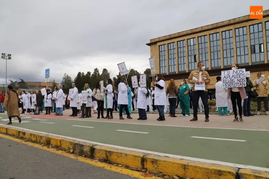 Foto 9 - Nueva jornada de protestas de los sanitarios contra el decreto que autoriza traslados,&nbsp;seg&uacute;n...