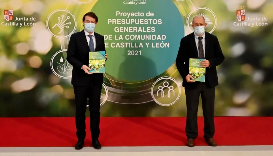 El presidente de la Junta de Castilla y León, Alfonso Fernández Mañueco, junto al vicepresidente de la Junta, Francisco Igea