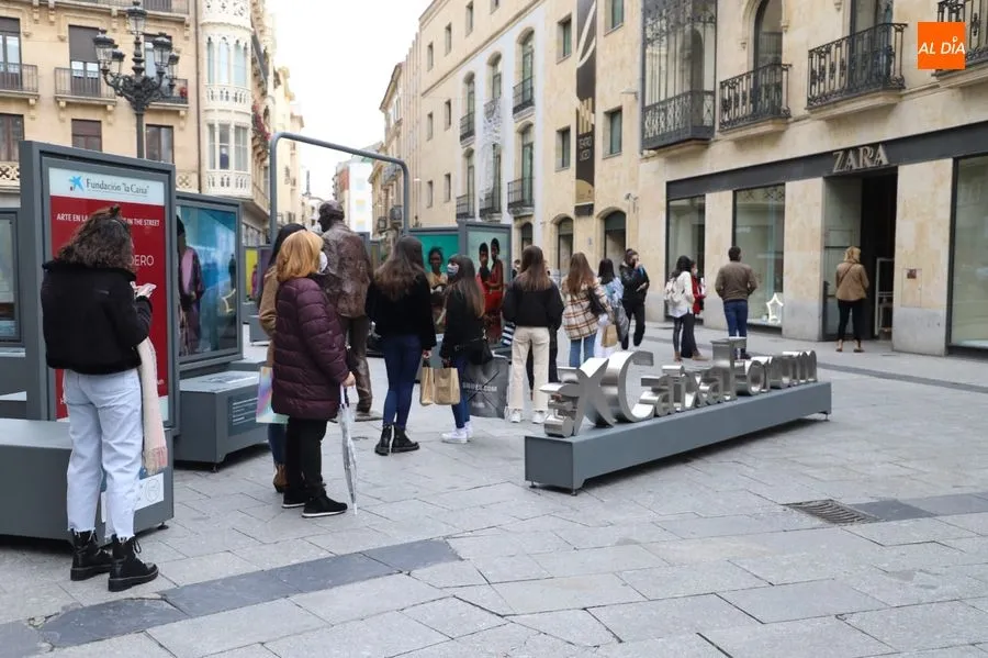 Foto 11 - Colas en las calles comerciales de Salamanca para aprovechar los descuentos y promociones