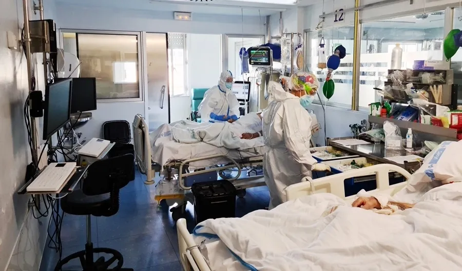 Foto 3 - Primeras im&aacute;genes de la UCI del Hospital Cl&iacute;nico Universitario, cuya ocupaci&oacute;n es del 42%