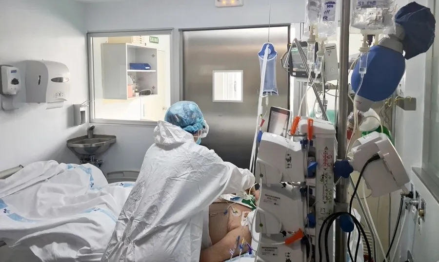 Foto 2 - Primeras im&aacute;genes de la UCI del Hospital Cl&iacute;nico Universitario, cuya ocupaci&oacute;n es del 42%