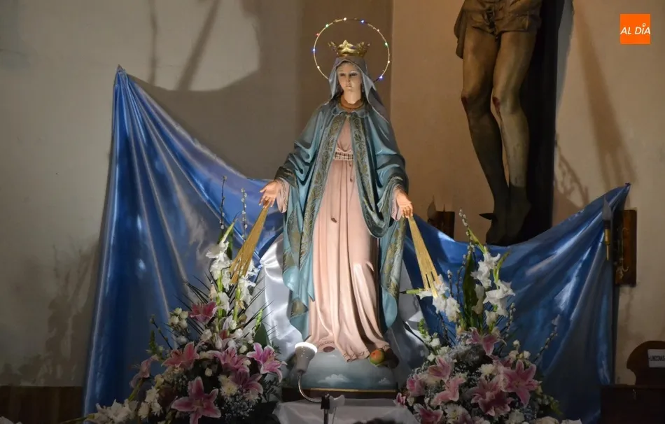Foto 10 - Masiva asistencia de fieles al cierre de la Novena en honor a la Virgen de la Medalla Milagrosa  