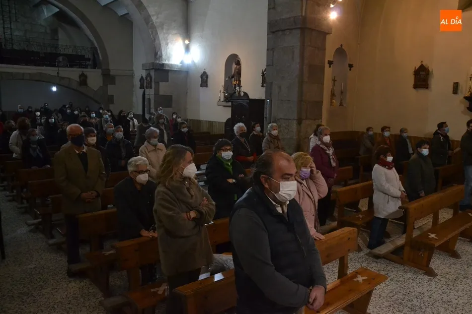 Foto 9 - Masiva asistencia de fieles al cierre de la Novena en honor a la Virgen de la Medalla Milagrosa  