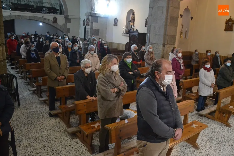 Masiva asistencia de fieles al cierre de la Novena en honor a la Virgen de la Medalla Milagrosa  