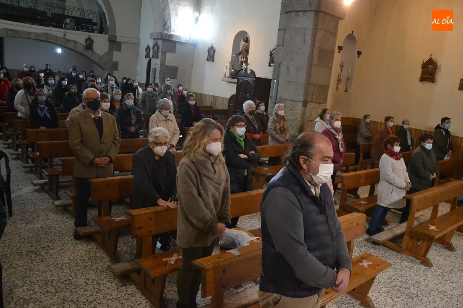 Foto 6 - Masiva asistencia de fieles al cierre de la Novena en honor a la Virgen de la Medalla Milagrosa  
