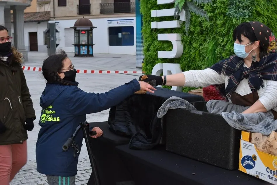 Foto 3 - Guijuelo celebra su popular casta&ntilde;ada en la Plaza Mayor