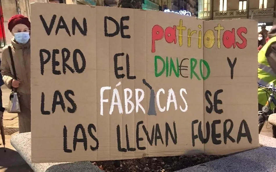 Foto 4 - Una manifestaci&oacute;n defiende el comercio local en Salamanca en pleno Black Friday