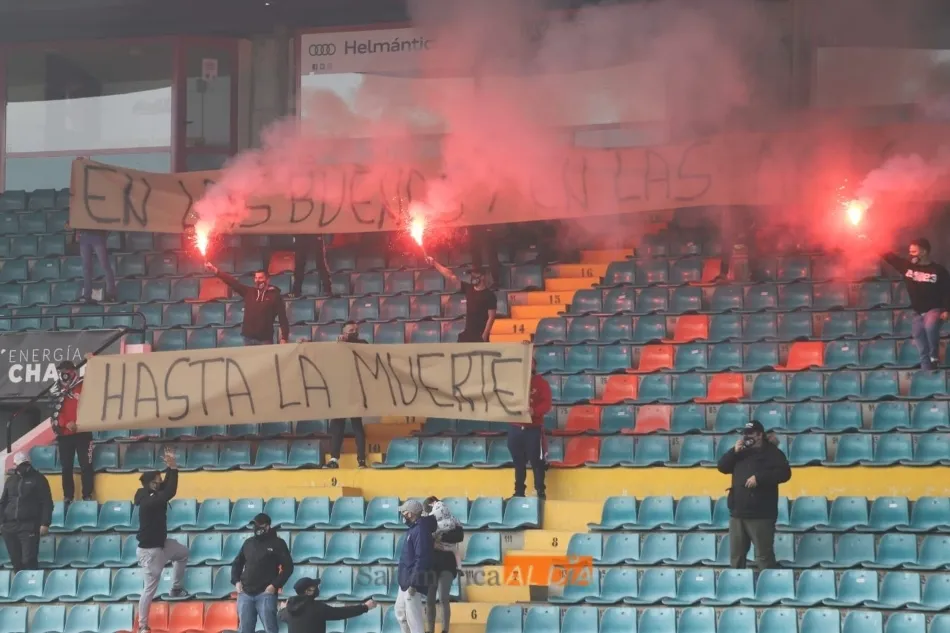 Foto 8 - &ldquo;En las buenas y en las malas&hellip;&nbsp;hasta la muerte&rdquo;, el mensaje de los aficionados del Salamanca ...