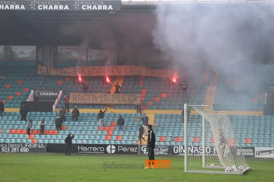 Bengalas en el último entrenamiento del Salamanca UDS en esta semana / Lydia González