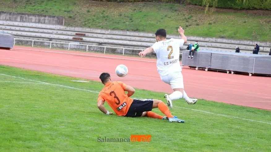El Ribert y el Ciudad Rodrigo no pudieron pasar del empate este sábado / Lydia González