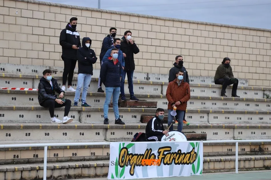Foto 9 - El Ribert y el Ciudad Rodrigo firman las tablas en un derbi en el que se record&oacute; a Tabu (0-0)